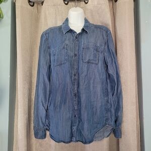⭐️TNA Boyfriend Fit Button-up⭐️